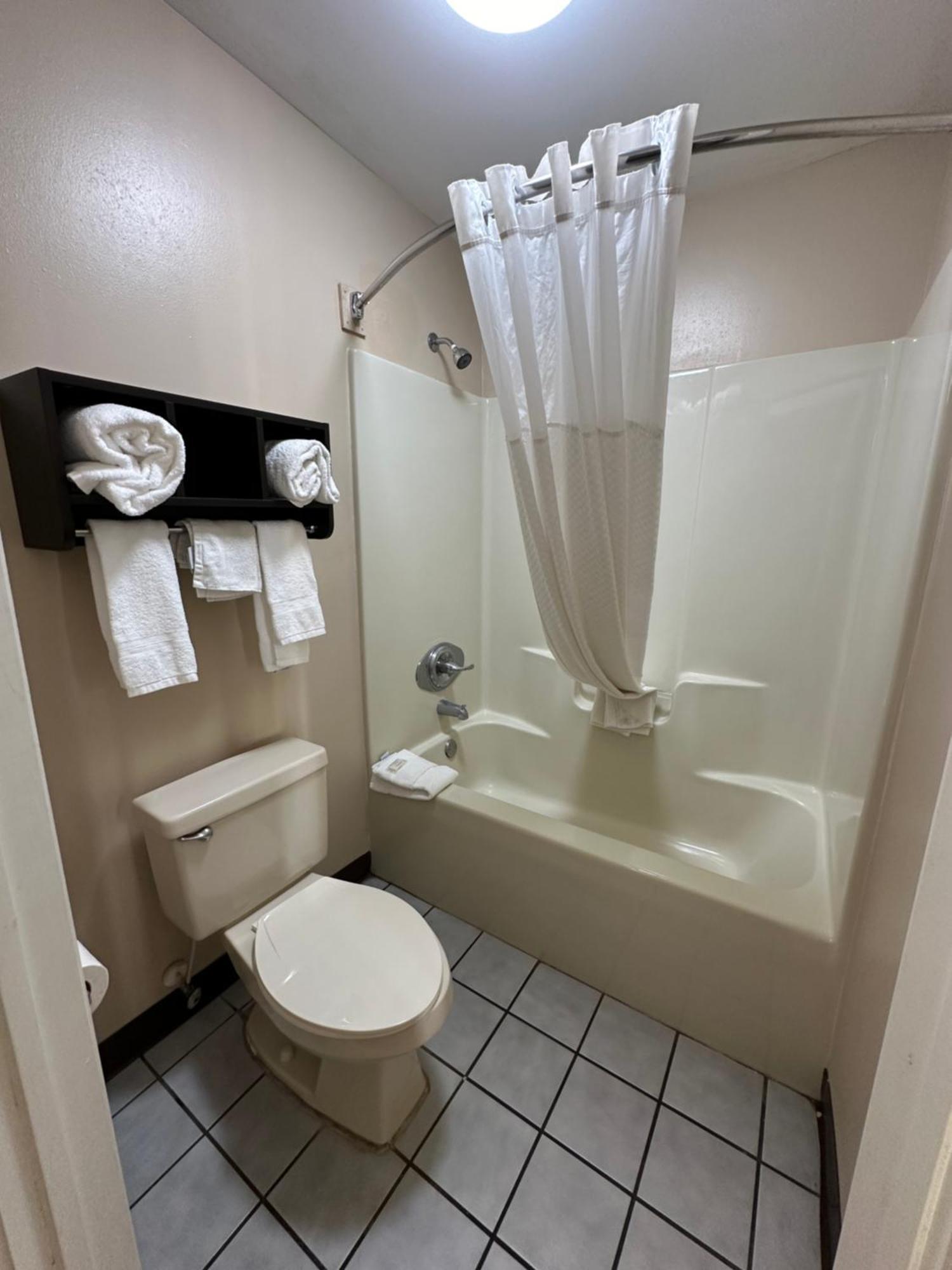 Baymont By Wyndham Thomasville Exterior photo