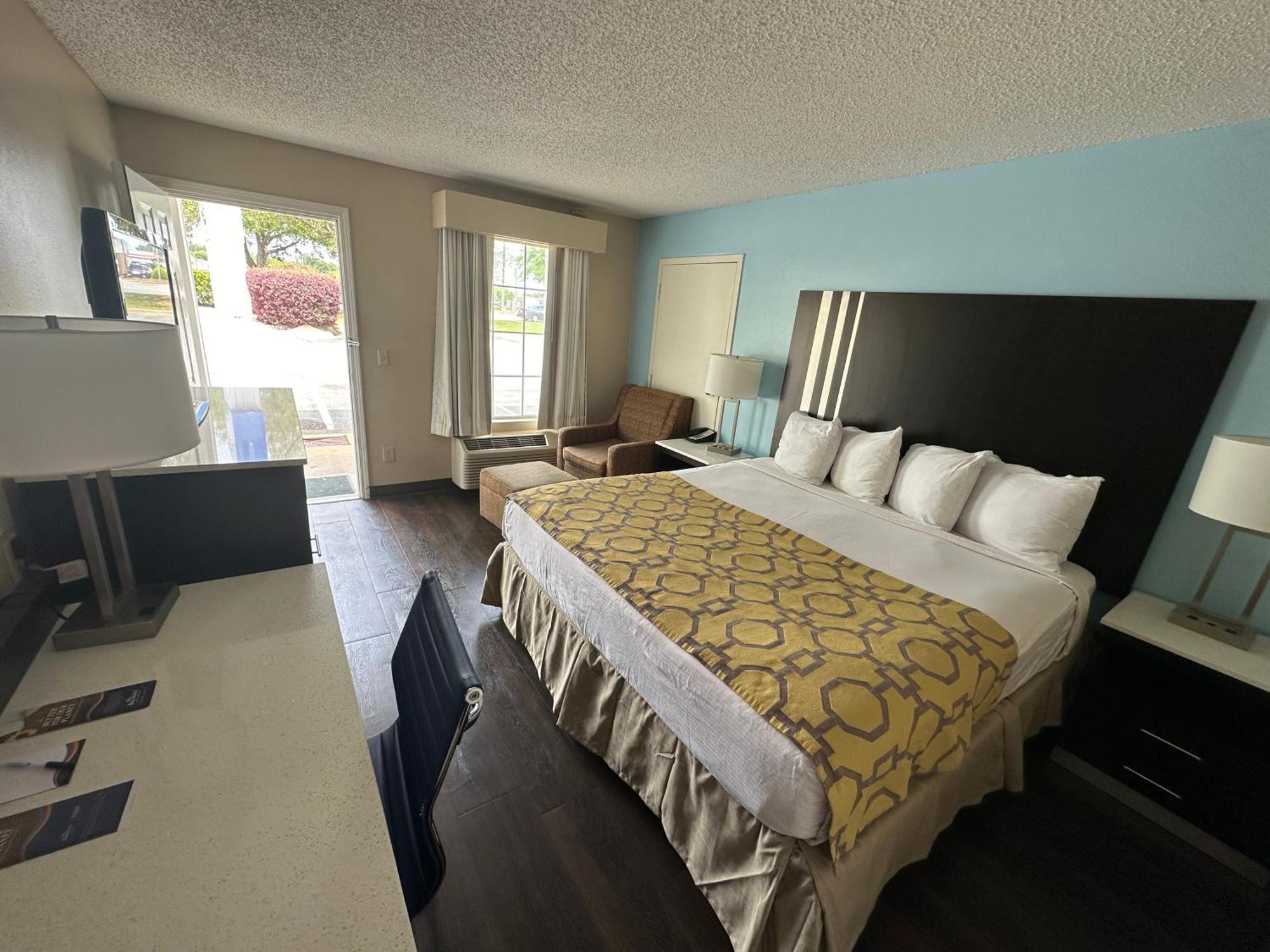 Baymont By Wyndham Thomasville Exterior photo