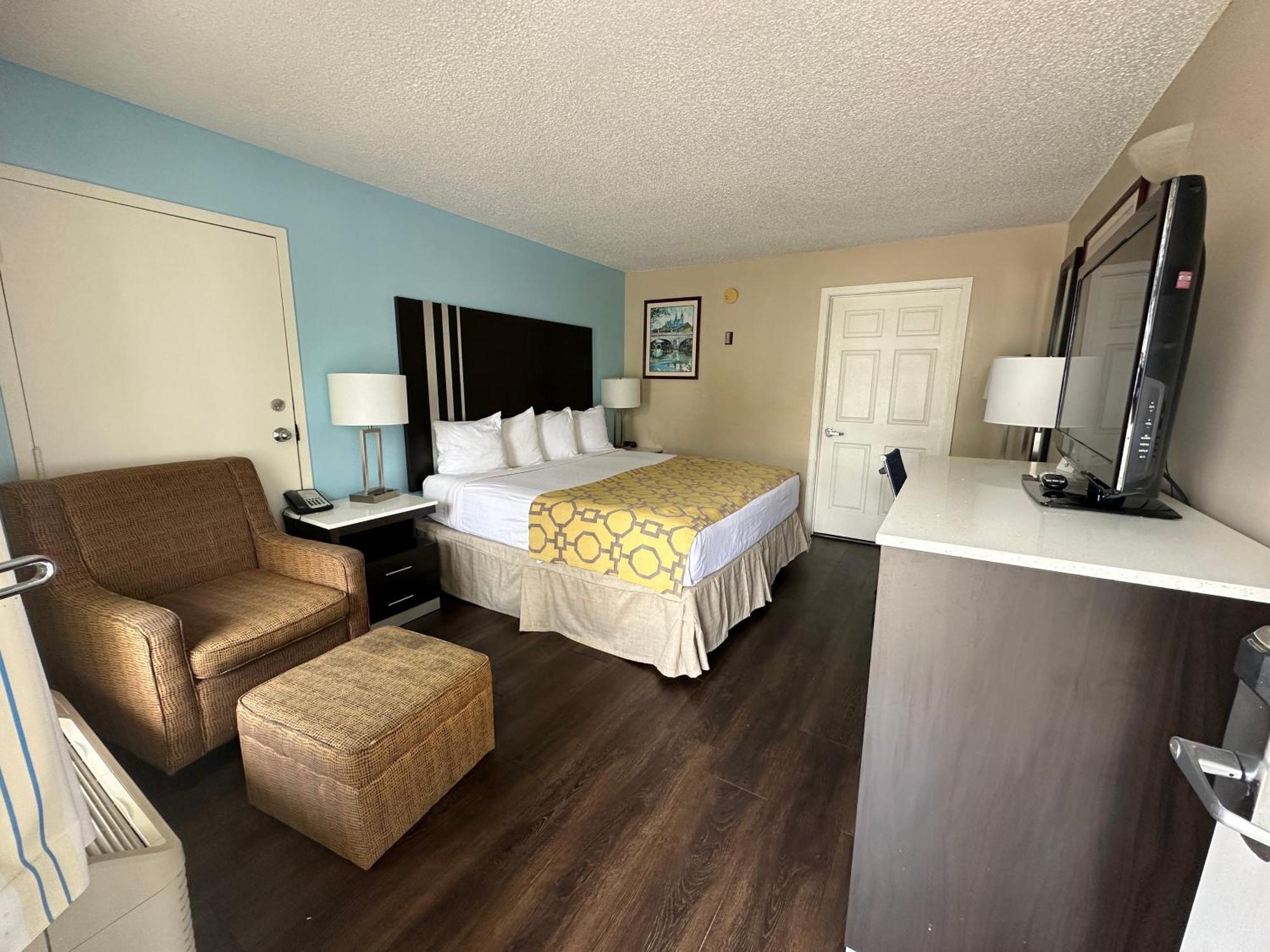 Baymont By Wyndham Thomasville Exterior photo