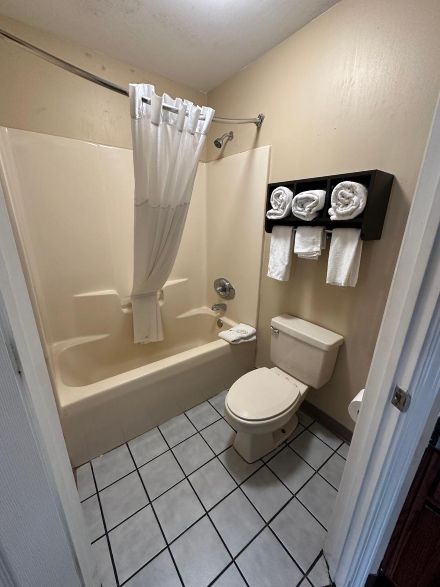 Baymont By Wyndham Thomasville Exterior photo