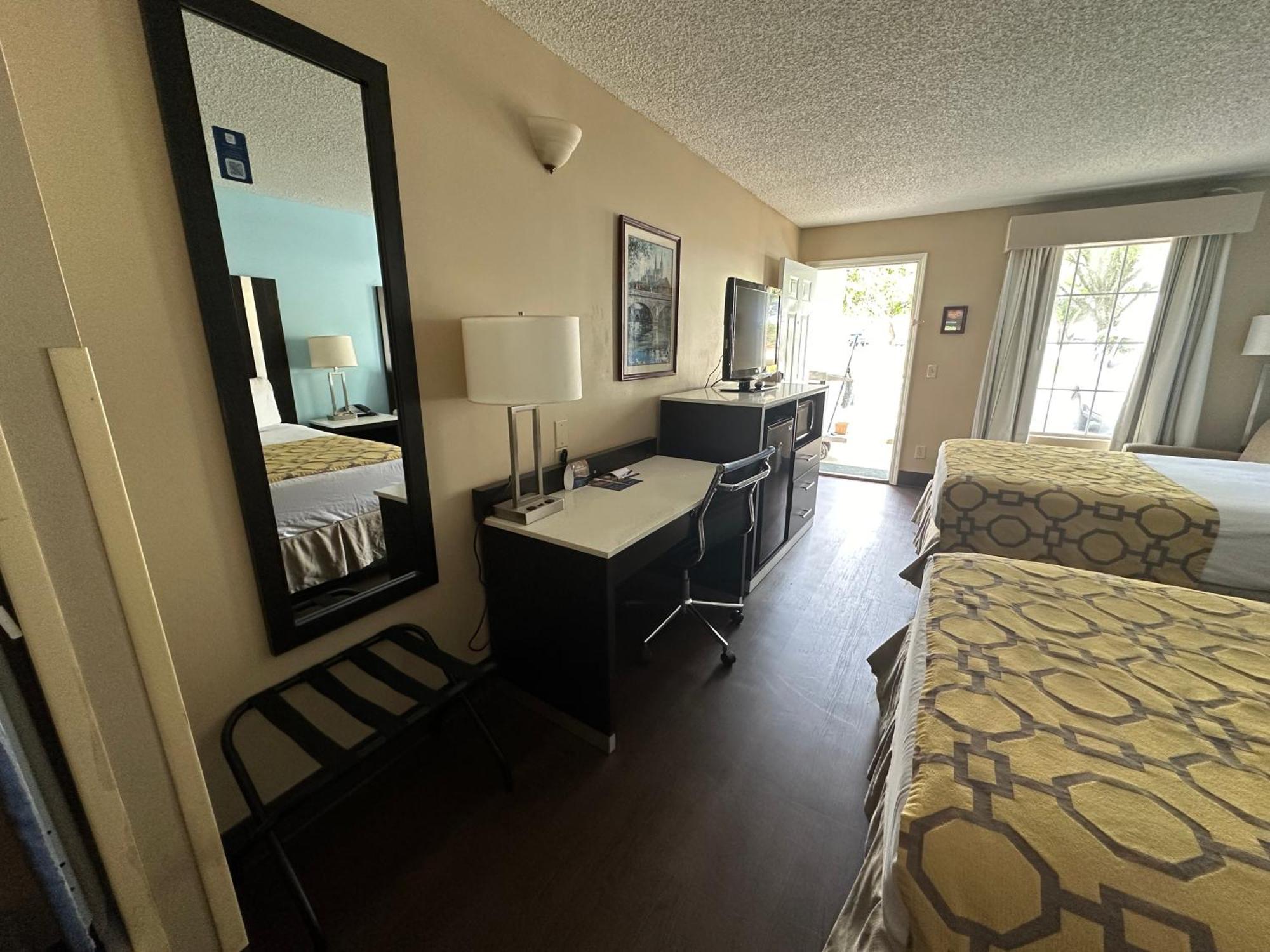 Baymont By Wyndham Thomasville Exterior photo